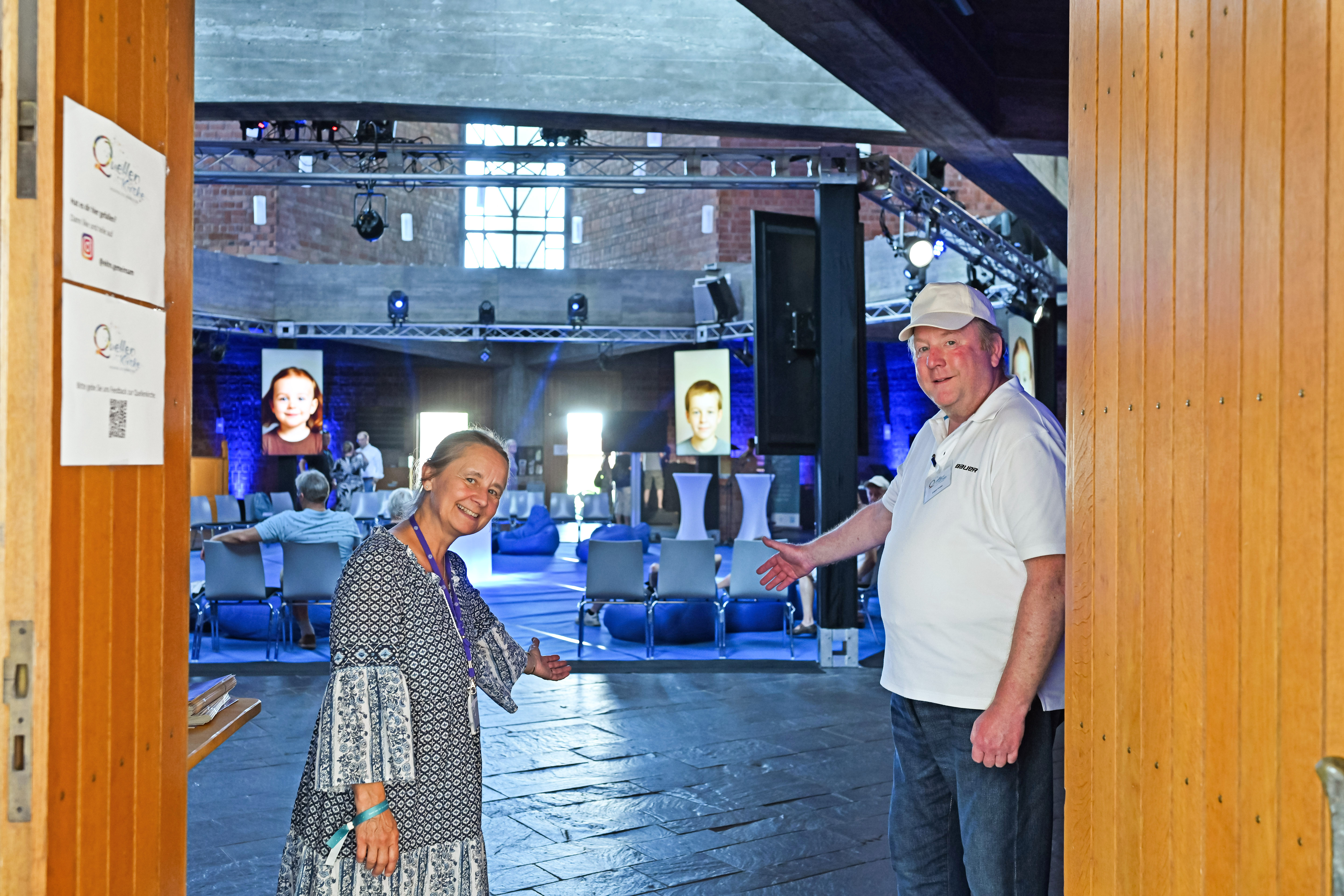 Helfer beim Hessentag beim Einlass-Dienst.