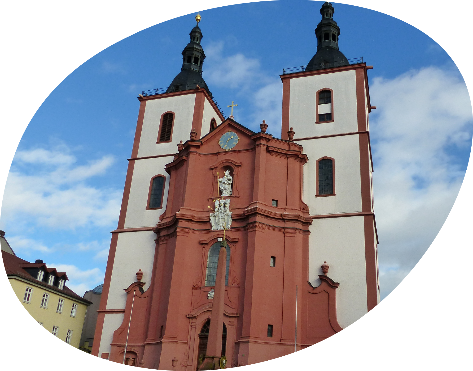 Die Stadtpfarrkirche als Herzmitte auf dem Hessentag 2026 in Fulda.